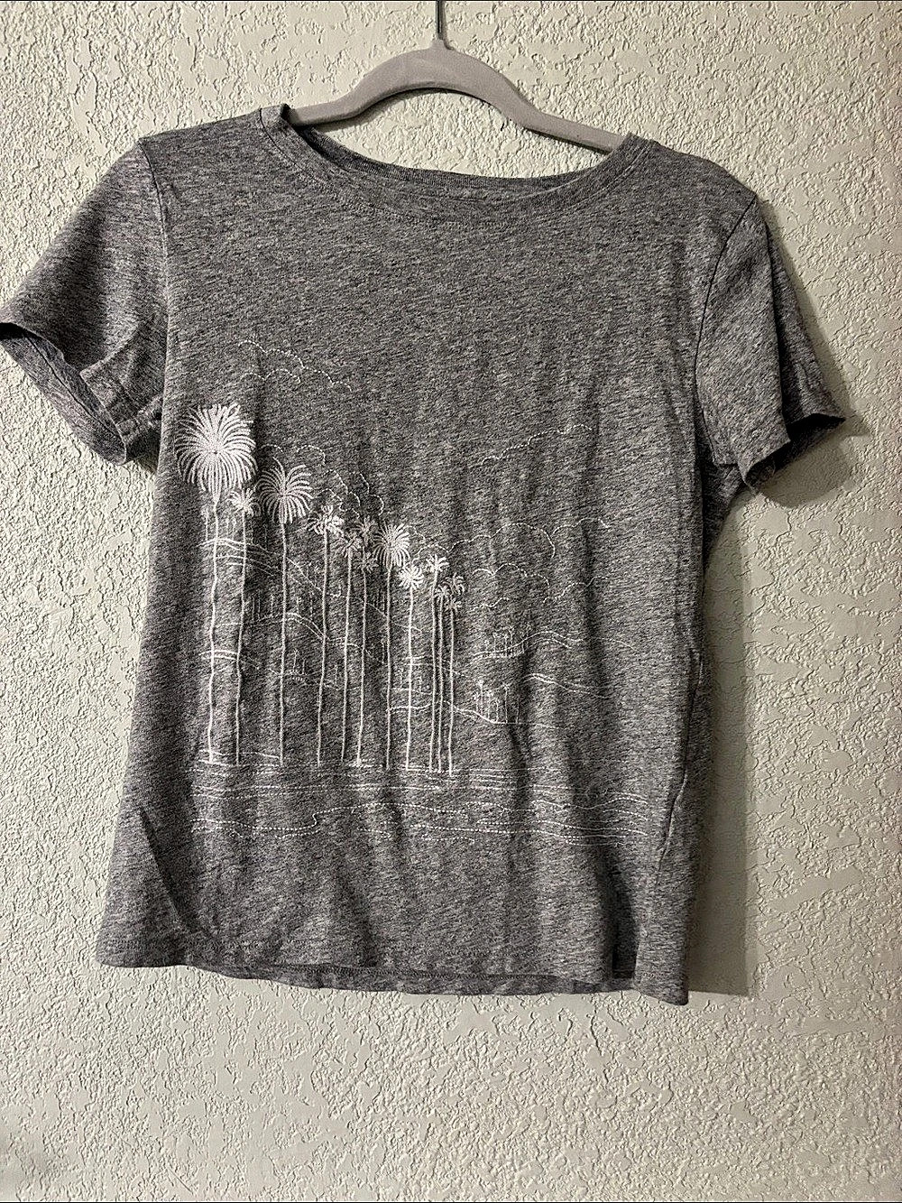 100% cotton J.Crew Short Sleeve Graphic Tee in Gray Size Small